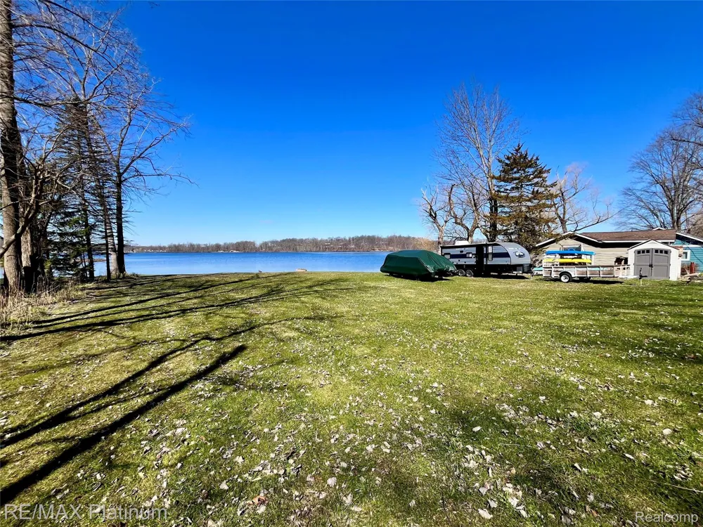 11280 Patterson Lake Dr Drive Putnam Township, MI 48169