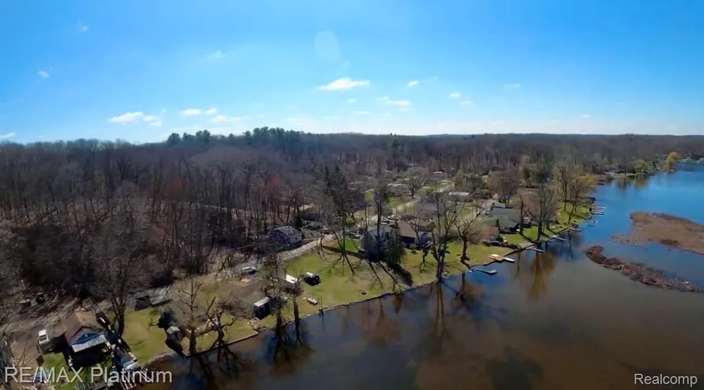 11280 Patterson Lake Dr Drive Putnam Township, MI 48169