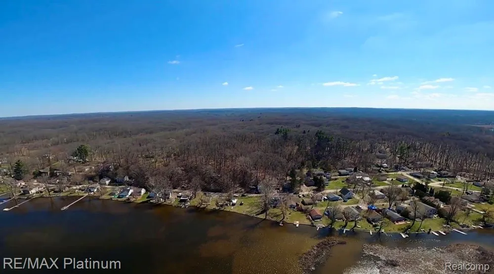 11280 Patterson Lake Dr Drive Putnam Township, MI 48169