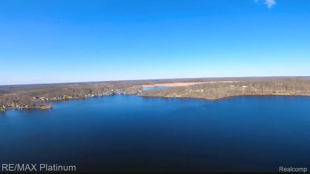 11280 Patterson Lake Dr Drive Putnam Township, MI 48169