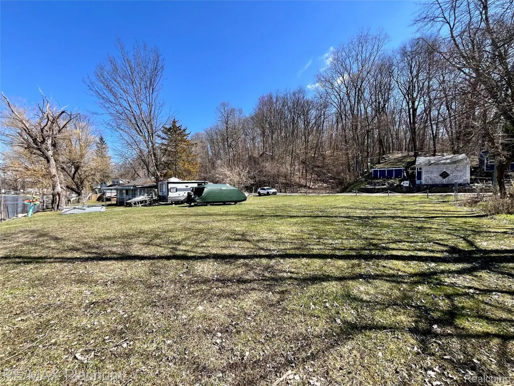 11280 Patterson Lake Dr Drive Putnam Township, MI 48169