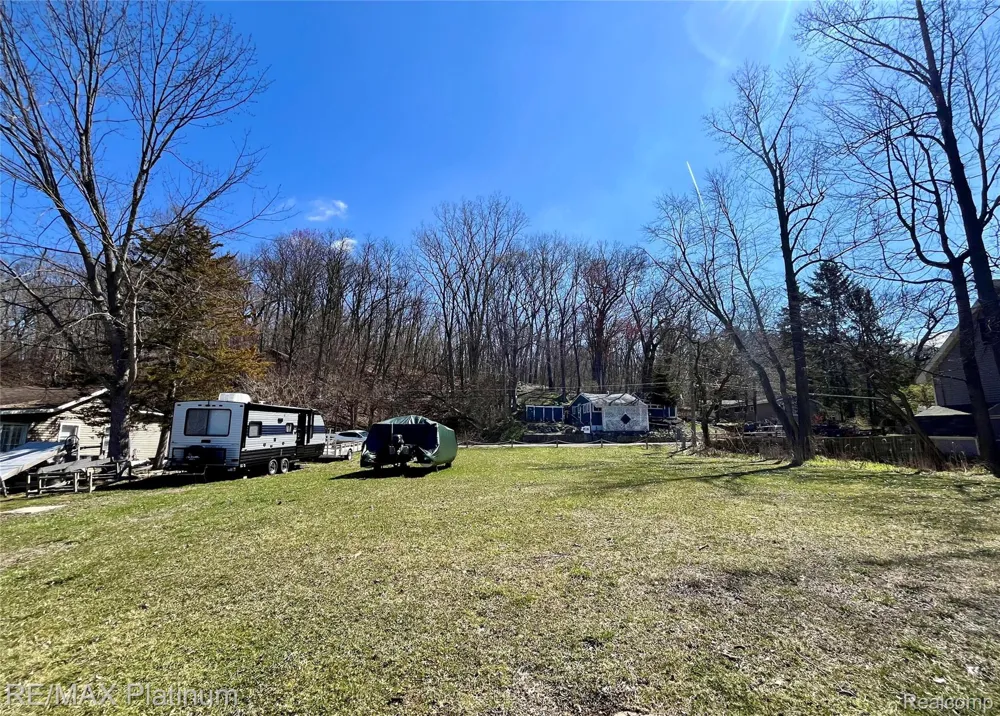 11280 Patterson Lake Dr Drive Putnam Township, MI 48169