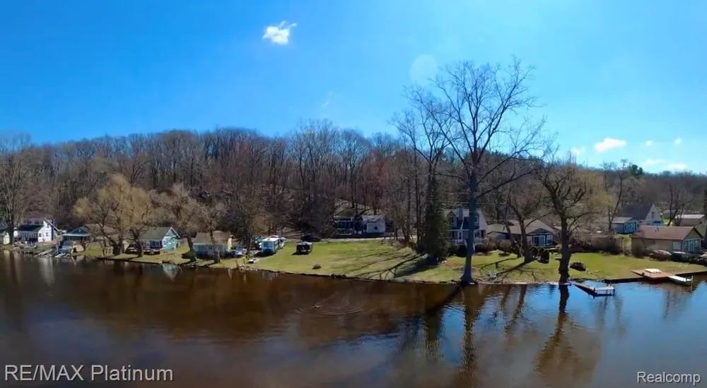 11280 Patterson Lake Dr Drive Putnam Township, MI 48169