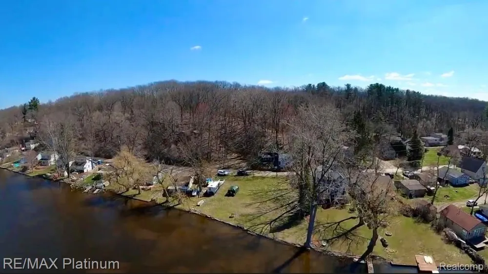 11280 Patterson Lake Dr Drive Putnam Township, MI 48169