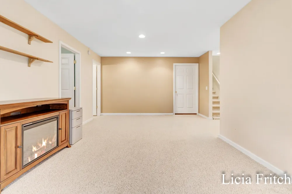 1527 W Addison Way Laketon Township, MI 49445