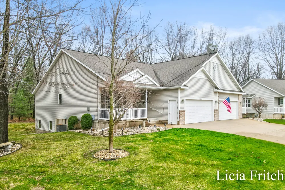 1527 W Addison Way Laketon Township, MI 49445