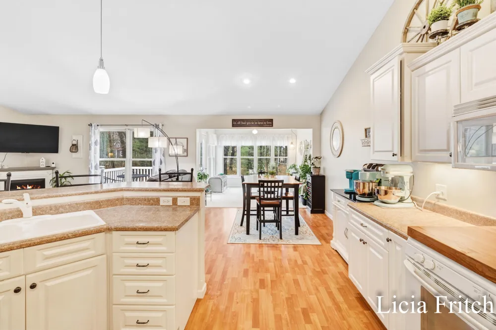 1527 W Addison Way Laketon Township, MI 49445