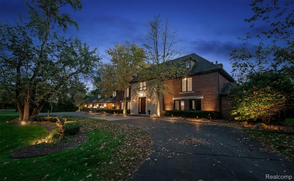 25325 Devon Lane Franklin Village, MI 48025