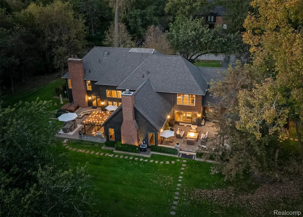 25325 Devon Lane Franklin Village, MI 48025