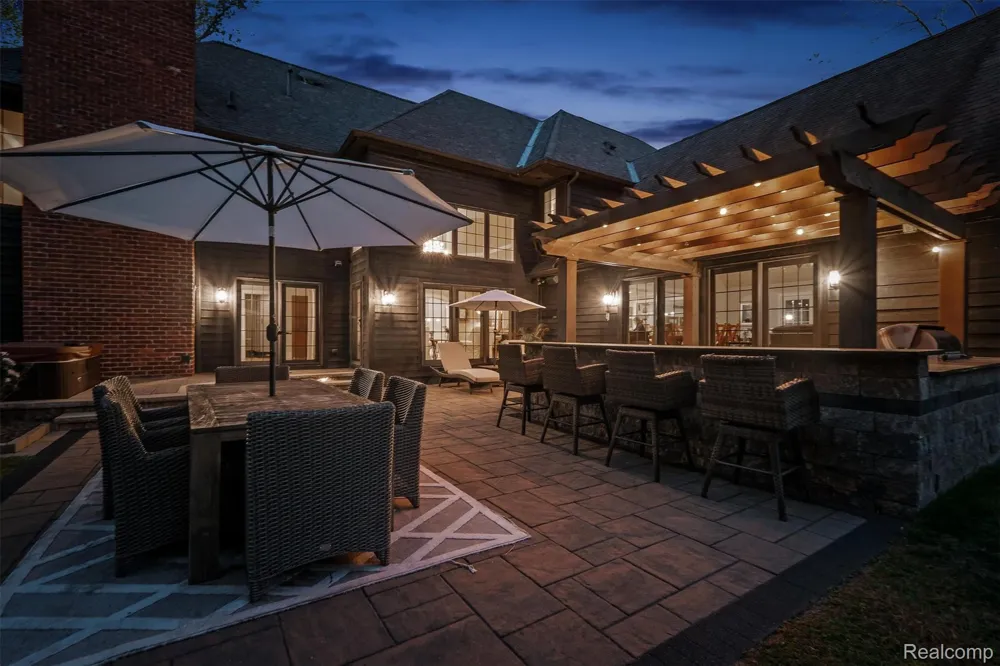 25325 Devon Lane Franklin Village, MI 48025