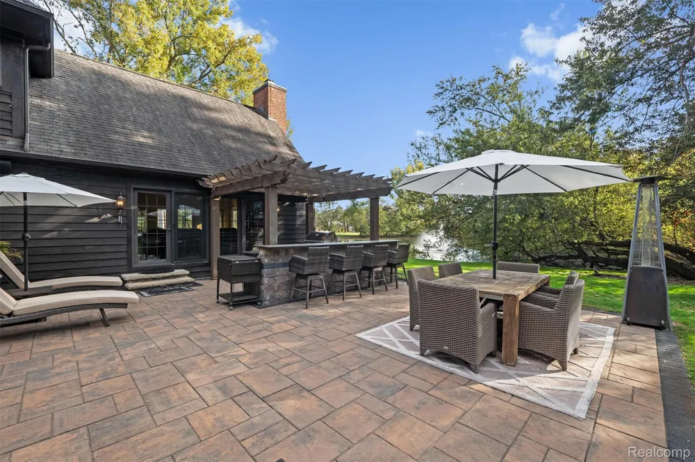 25325 Devon Lane Franklin Village, MI 48025