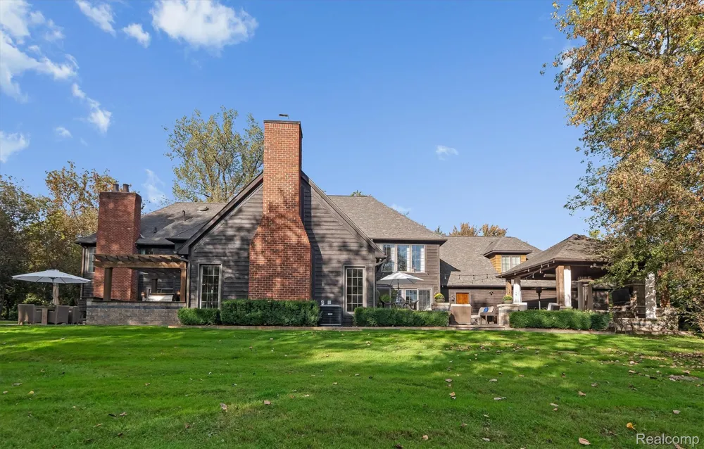 25325 Devon Lane Franklin Village, MI 48025