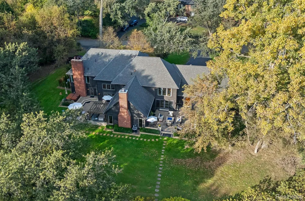 25325 Devon Lane Franklin Village, MI 48025