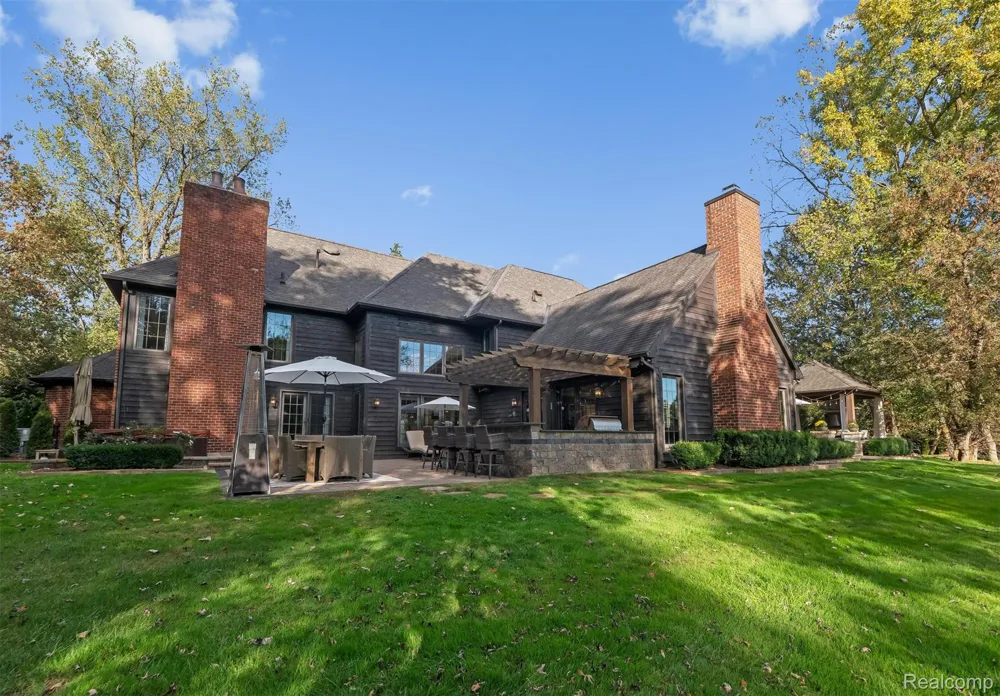 25325 Devon Lane Franklin Village, MI 48025