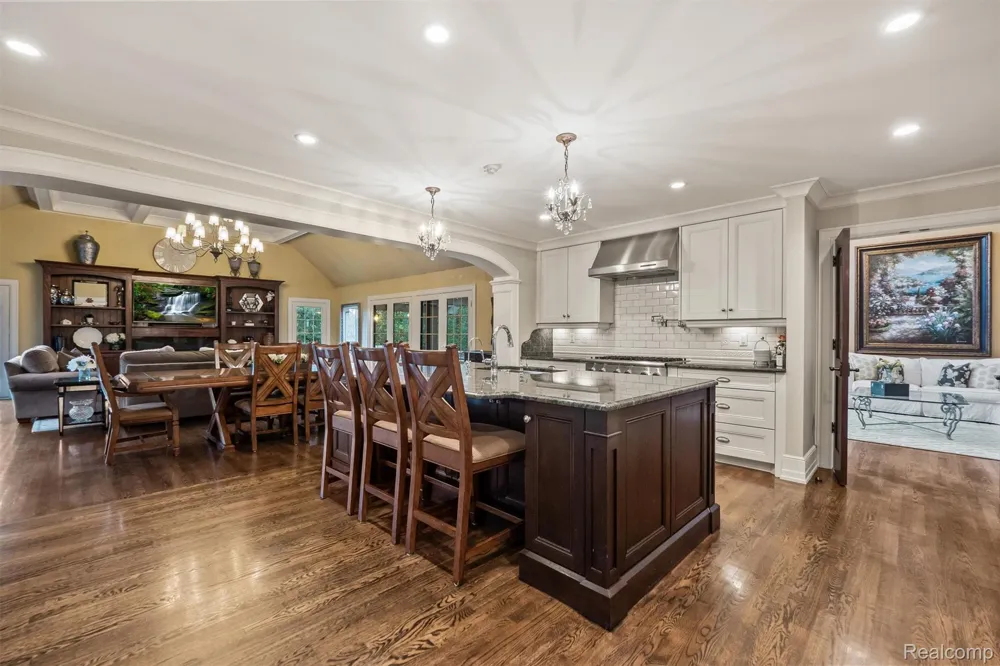 25325 Devon Lane Franklin Village, MI 48025