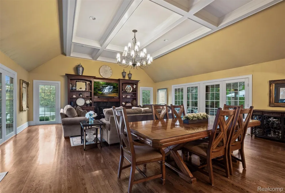 25325 Devon Lane Franklin Village, MI 48025