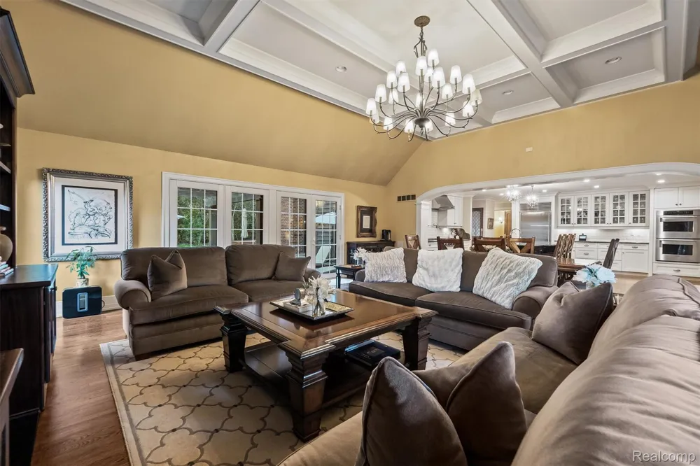 25325 Devon Lane Franklin Village, MI 48025