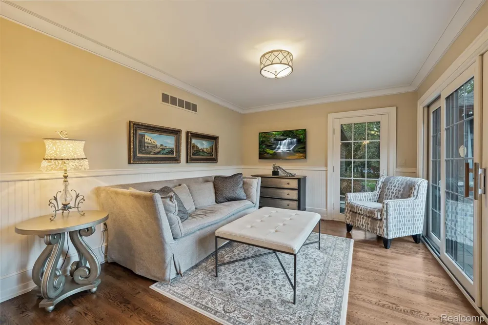 25325 Devon Lane Franklin Village, MI 48025