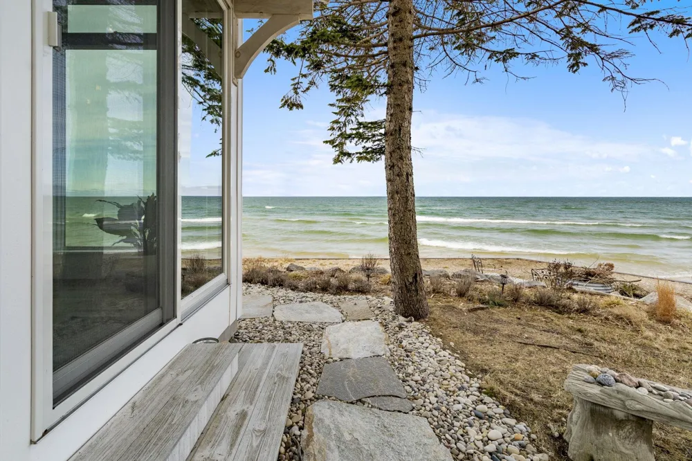 3126 Lake Shore Road Manistee Township, MI 49660
