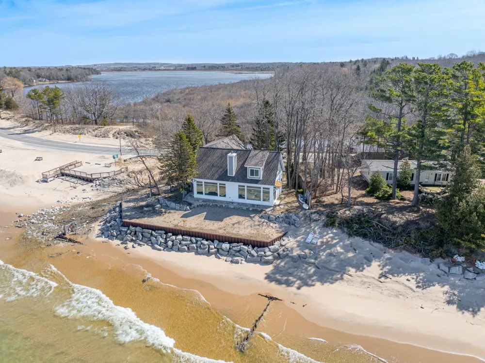 3126 Lake Shore Road Manistee Township, MI 49660