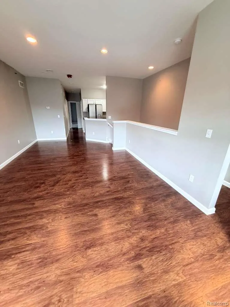 406 Legato Drive Walled Lake City, MI 48390