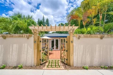 1127 S OSPREY AVENUE