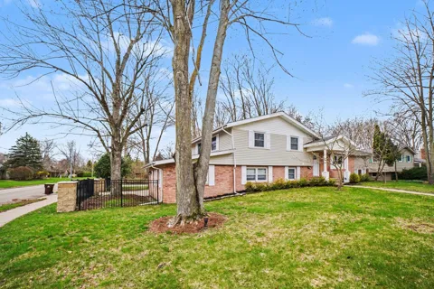1320 E Lincoln