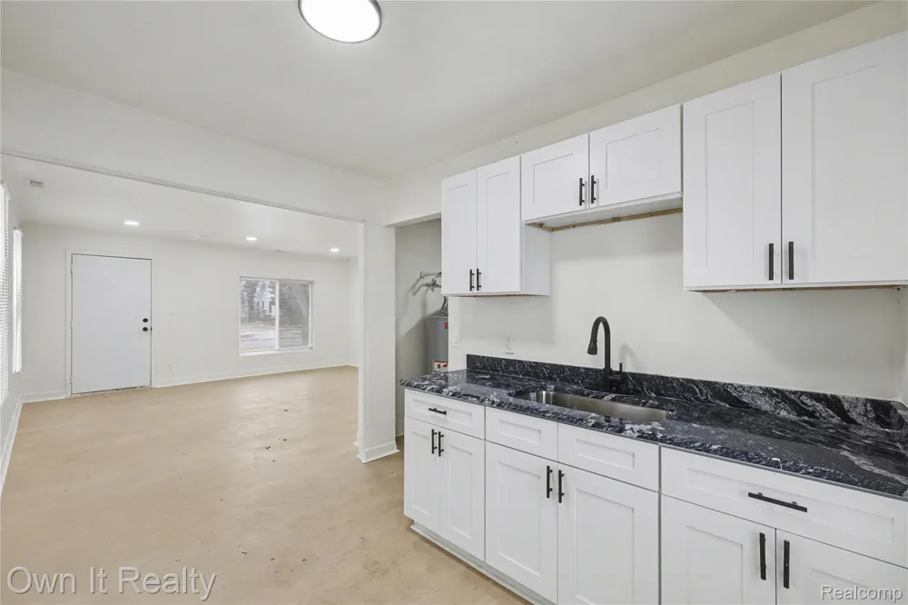 10821 Albany Street Oak Park City, MI 48237
