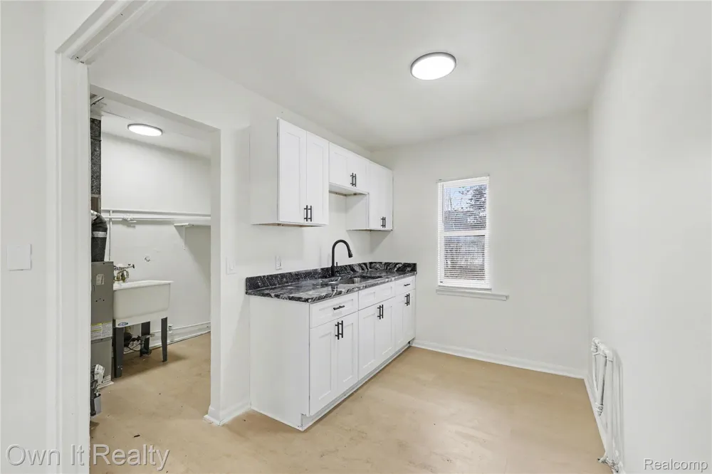 10821 Albany Street Oak Park City, MI 48237