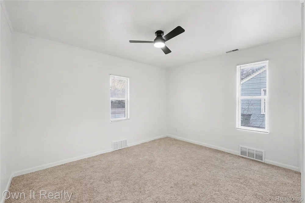 10821 Albany Street Oak Park City, MI 48237