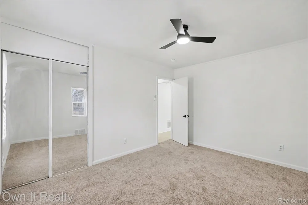 10821 Albany Street Oak Park City, MI 48237
