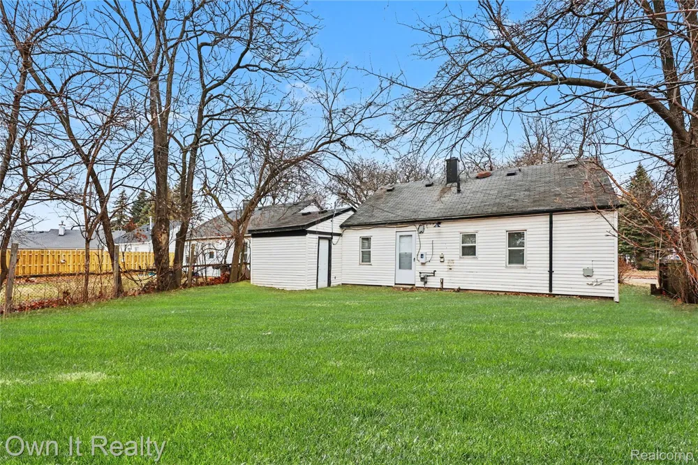 10821 Albany Street Oak Park City, MI 48237