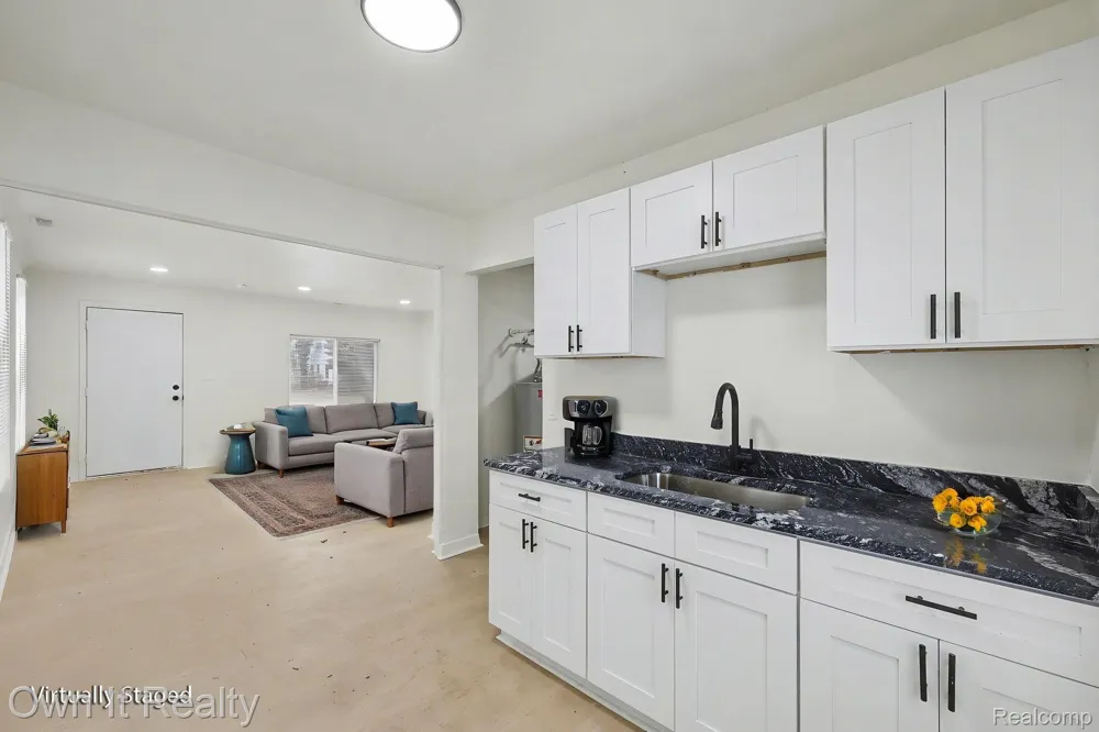 10821 Albany Street Oak Park City, MI 48237