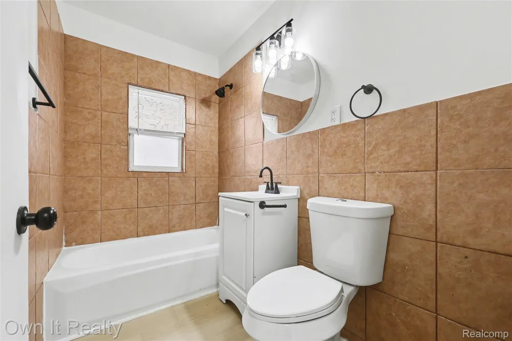 10821 Albany Street Oak Park City, MI 48237