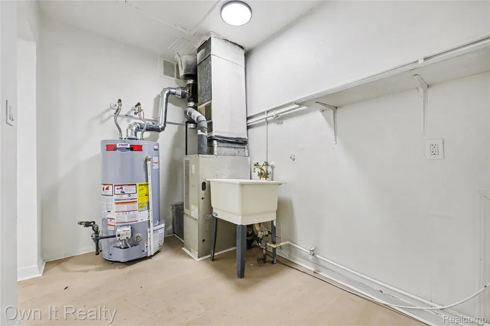10821 Albany Street Oak Park City, MI 48237