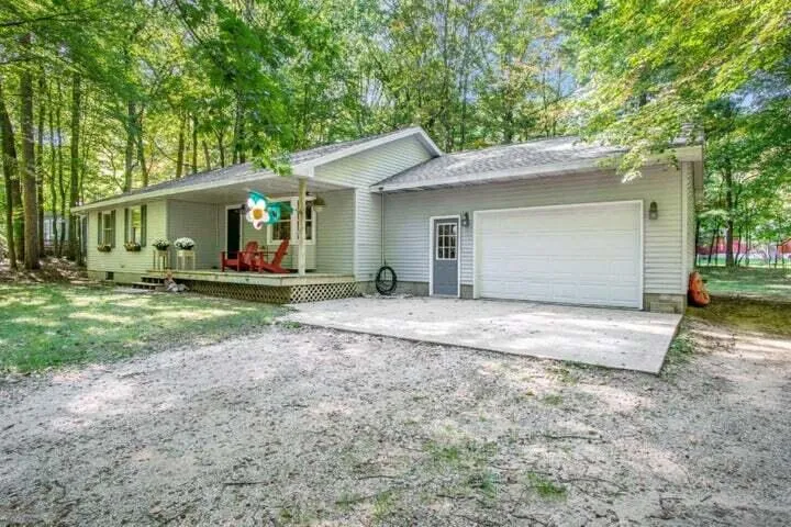5771 Wintergreen Road Pentwater Township, MI 49449