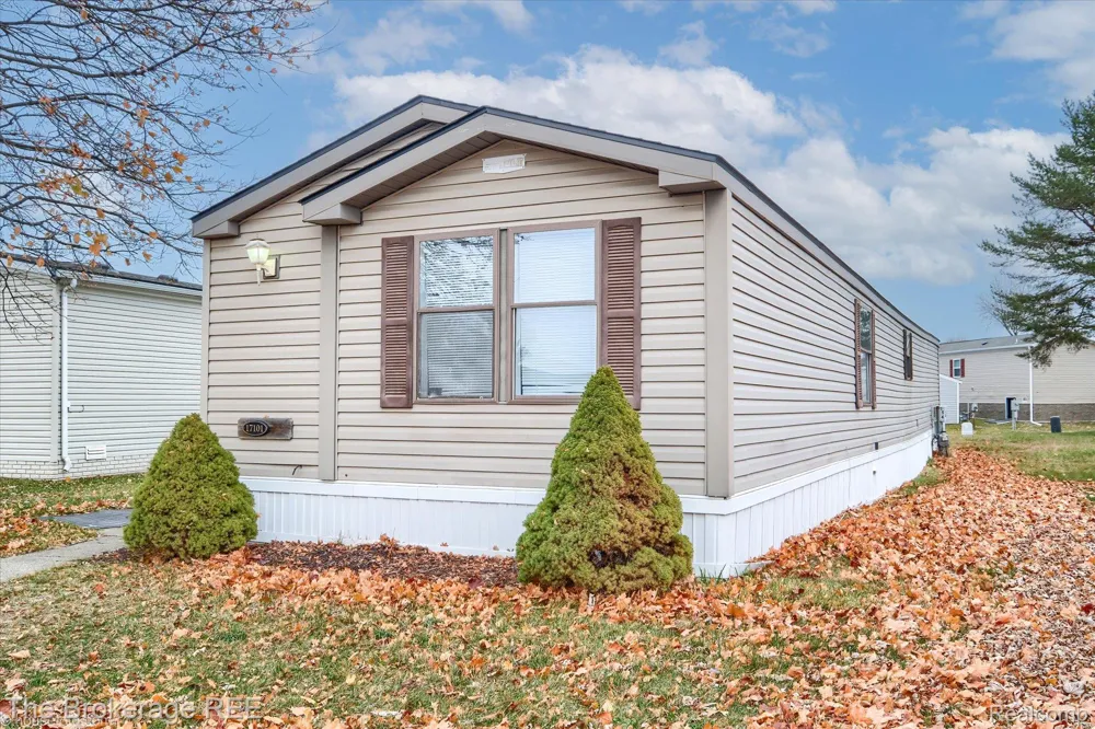 17101 Kropf Avenue Springfield Charter Township, MI 48350