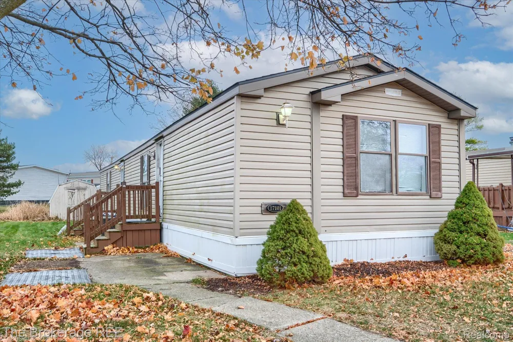 17101 Kropf Avenue Springfield Charter Township, MI 48350