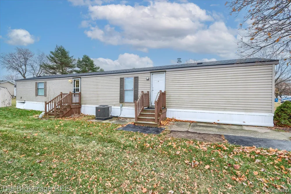 17101 Kropf Avenue Springfield Charter Township, MI 48350
