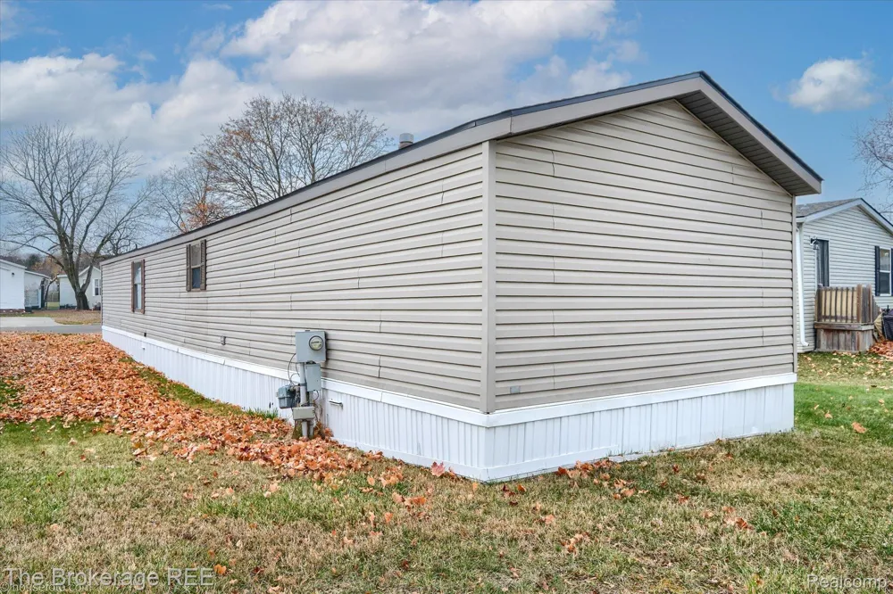 17101 Kropf Avenue Springfield Charter Township, MI 48350