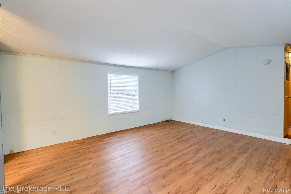 17101 Kropf Avenue Springfield Charter Township, MI 48350