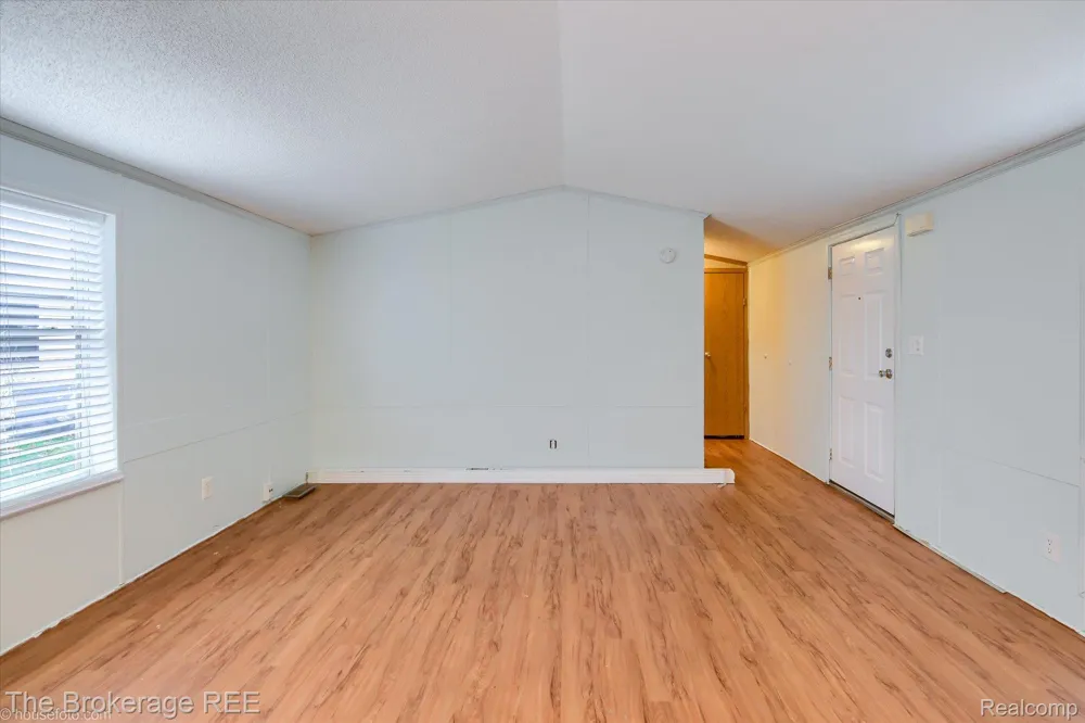 17101 Kropf Avenue Springfield Charter Township, MI 48350
