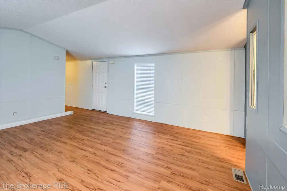 17101 Kropf Avenue Springfield Charter Township, MI 48350