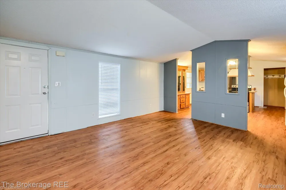 17101 Kropf Avenue Springfield Charter Township, MI 48350