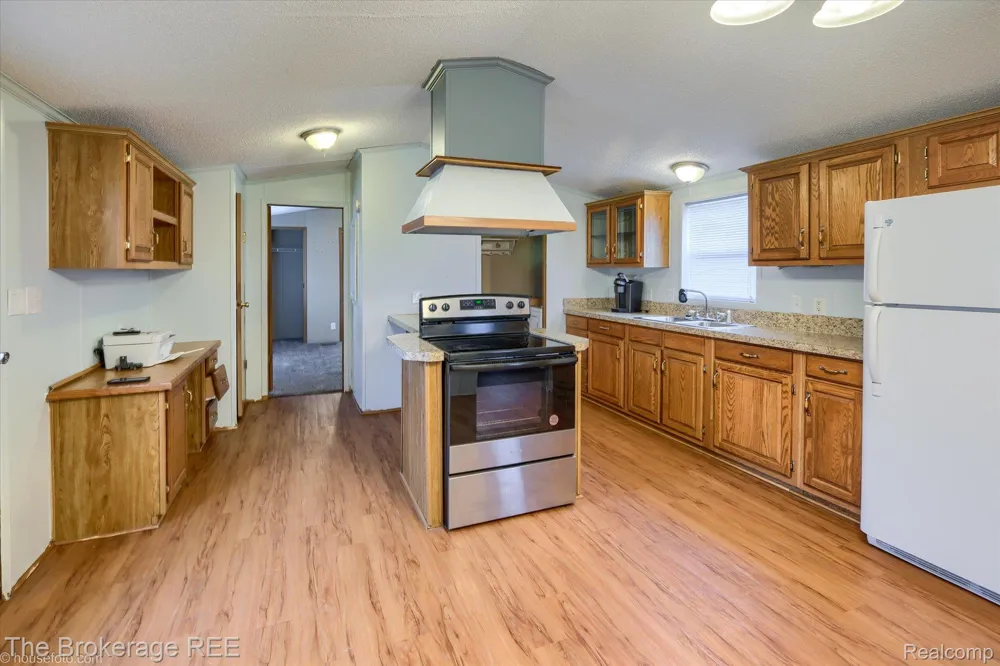 17101 Kropf Avenue Springfield Charter Township, MI 48350