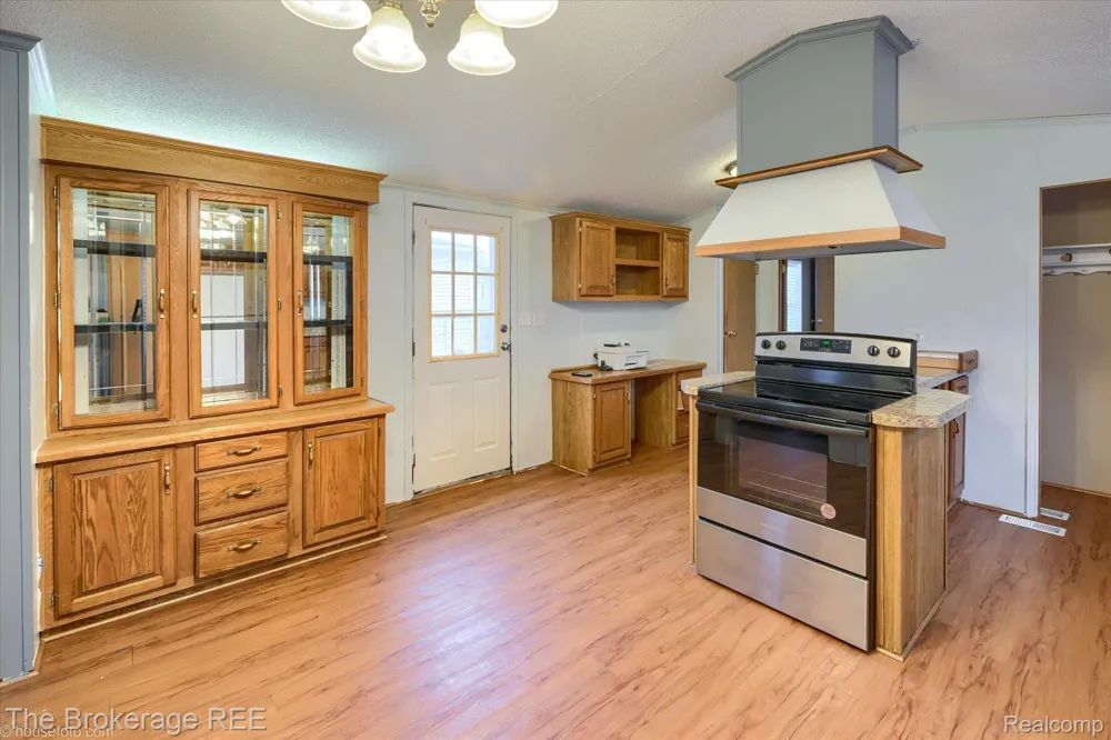 17101 Kropf Avenue Springfield Charter Township, MI 48350