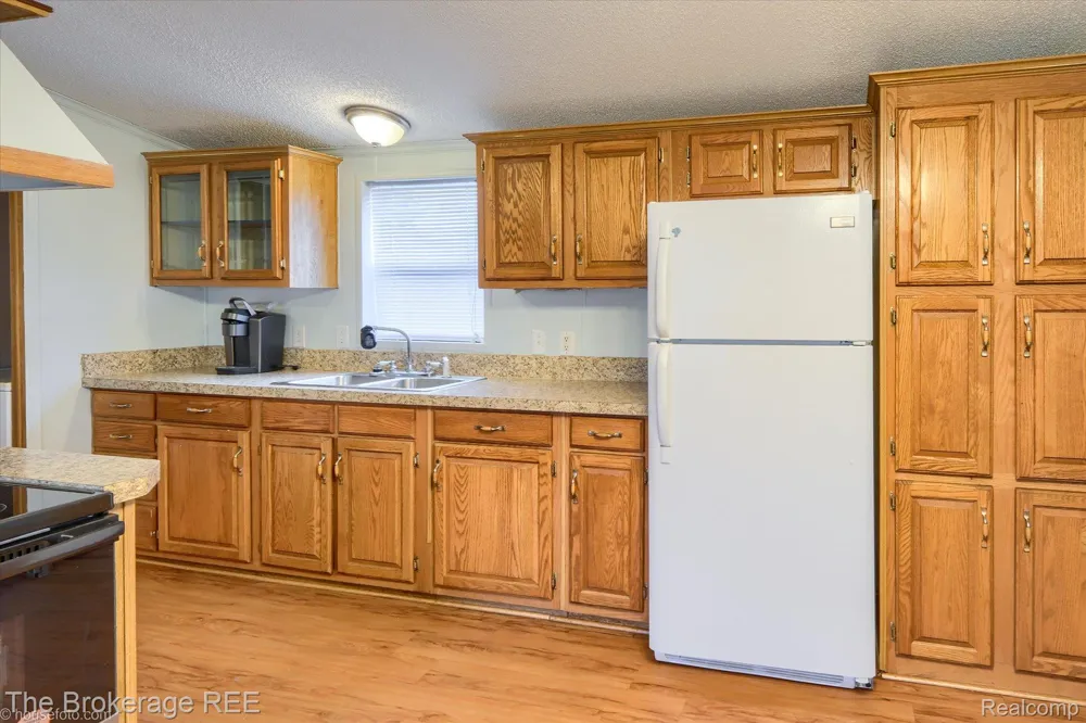17101 Kropf Avenue Springfield Charter Township, MI 48350