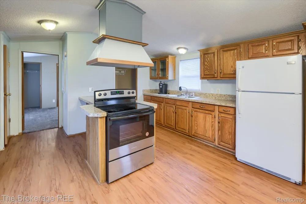 17101 Kropf Avenue Springfield Charter Township, MI 48350