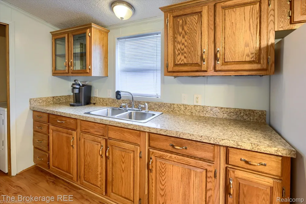 17101 Kropf Avenue Springfield Charter Township, MI 48350