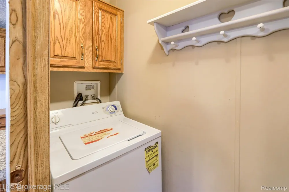 17101 Kropf Avenue Springfield Charter Township, MI 48350
